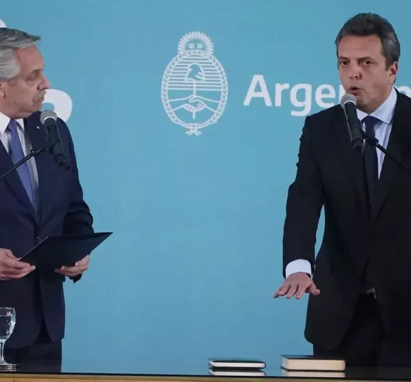 El presidente Fernández le tomó juramento a Sergio Massa como superministro