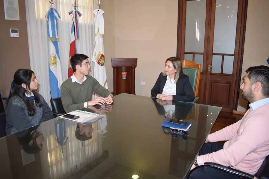 La intendente recibió al Centro de Estudiantes de la Escuela Normal Manuel Belgrano