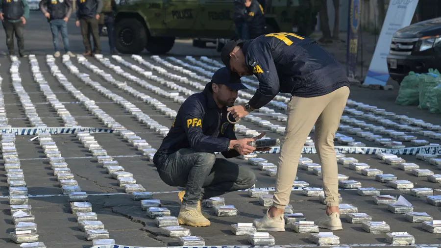 En 29 allanamientos, la Federal incautó 1.600 kilos de cocaína que iban para Dubai