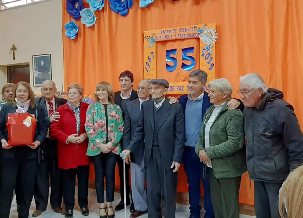 Centro de jubilados de Frías fue reconocido por el vicegobernador en su 55º aniversario