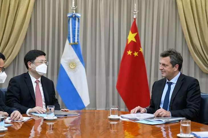 Massa recibió al embajador de China para hablar de inversiones y minería