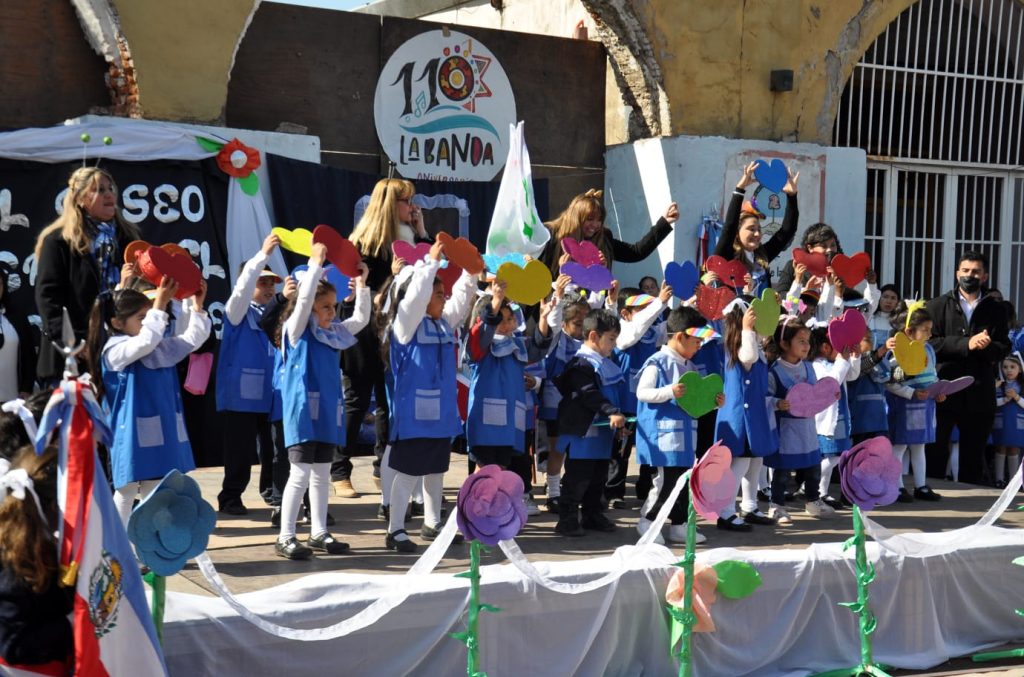 La municipalidad de La Banda conmemoró el Día del Maestro con un emotivo acto 