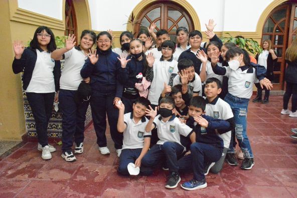 Alumnos del Centro Experimental N° 6 de Las Termas de Río Hondo en visitaron Casa de Gobierno