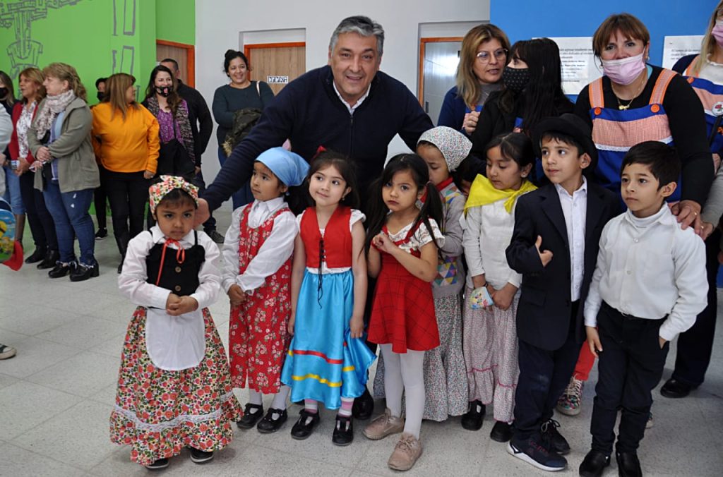 El intendente Nediani participó del festejo del Día del Inmigrante junto a los alumnos de los jardines municipales
