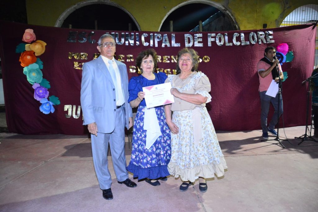 La Escuela de Danzas folclóricas ‘Julio A. Jeréz’ celebró el Día del Profesor con un gran encuentro artístico