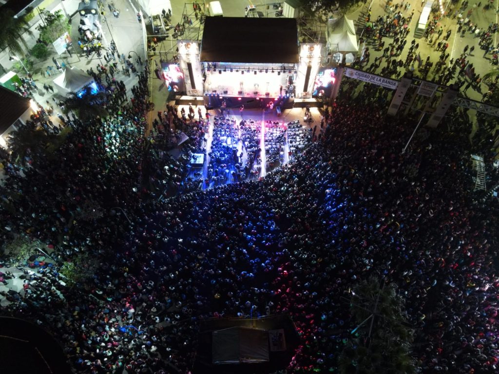 Con más de 60 mil personas en dos noches culminaron los festejos de los 110° años de La Banda