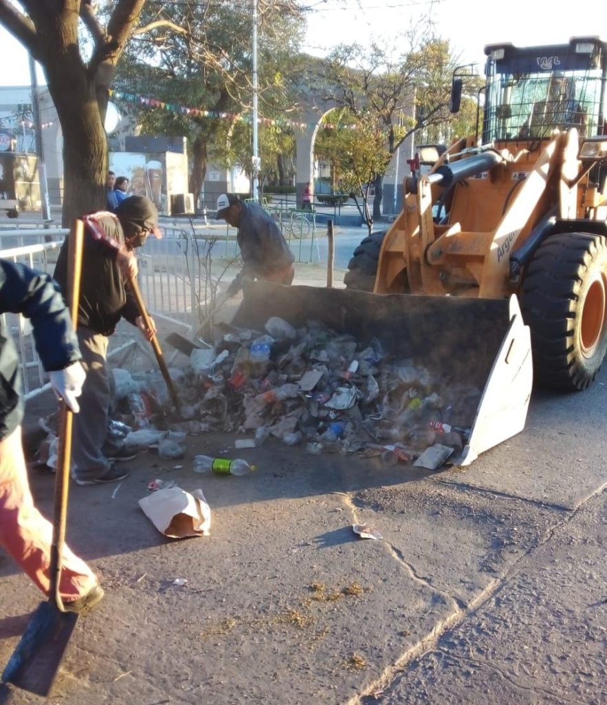 Personal de higiene intensificó tareas de limpieza  en la ciudad después de los festejos