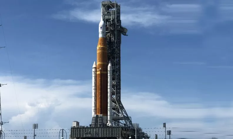 Megacohete de la NASA tiene nueva fecha de lanzamiento para la luna