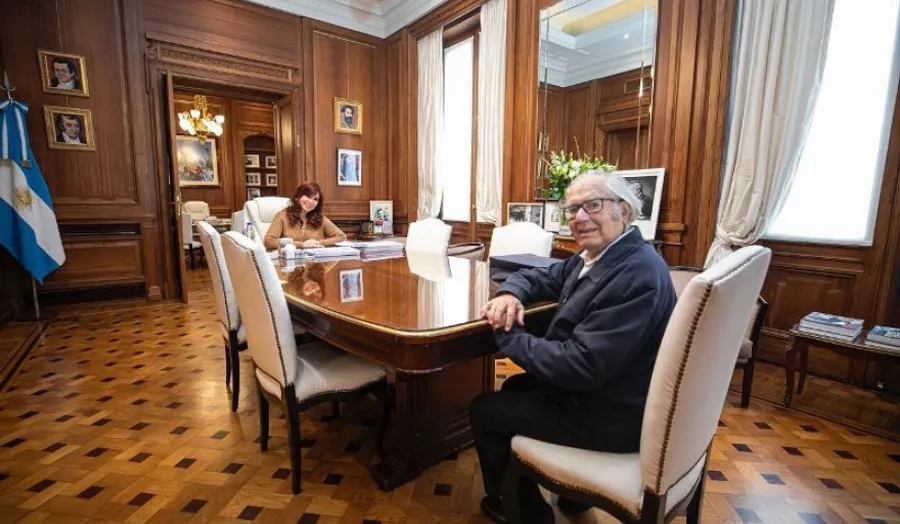 Pérez Esquivel, ganador del Nobel de la Paz, visitó a Cristina y le manifestó su apoyo