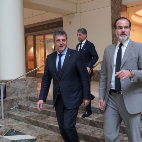 Siguen en pie los créditos del BID que cerró Massa