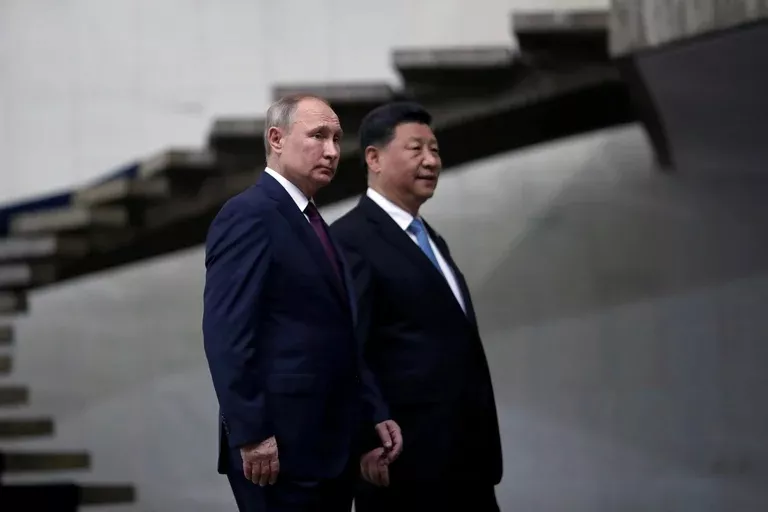 Mientras Putin intensifica la guerra en Ucrania, China se mantiene de su lado