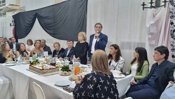 Silva Neder estuvo en el Santiago Lawn Tennis Club compartiendo cena show en el marco del aniversario del Foro de Jubilados y Pensionados