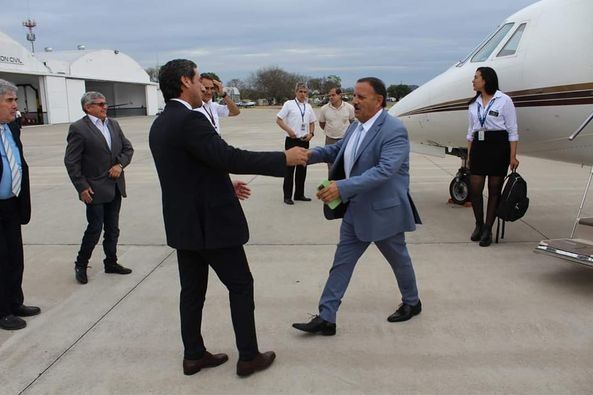 El Vicegobernador estuvo recibiendo en el aeropuerto local a los Gobernadores del Norte Grande Argentino