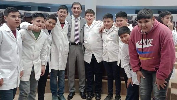 Estudiantes y docentes de la Escuela N° 1010 “Juan A. Figueroa” de Yuchán visitaron la Legislatura