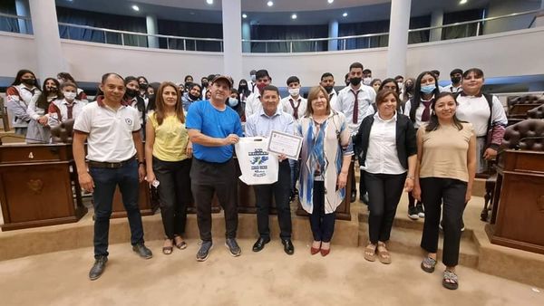 Estudiantes y docentes de la Escuela N° 867 “Celestina Juárez de Ávila” y la Escuela de Nivel Secundaria “Villa Figueroa” visitaron la Legislatura
