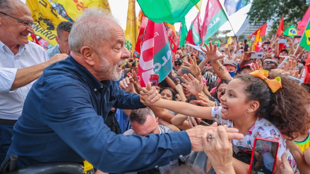 Lula afirmó que no se presentará a la reelección si gana el domingo
