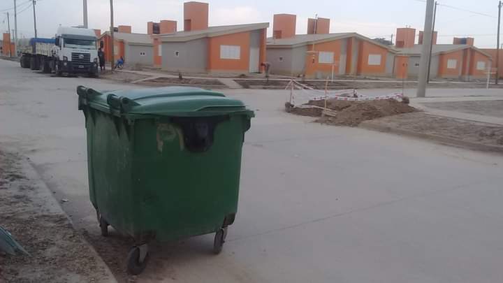 La municipalidad colocó nuevos contenedores en el Bº Mama Antula e intensificó tareas de limpieza en la ciudad  
