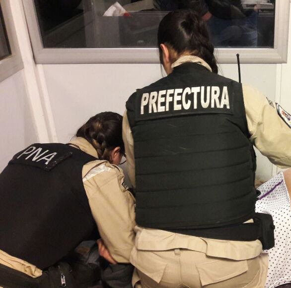 Prefectura detuvo a dos mujeres y un hombre vinculados al comercio de drogas, en Las Termas