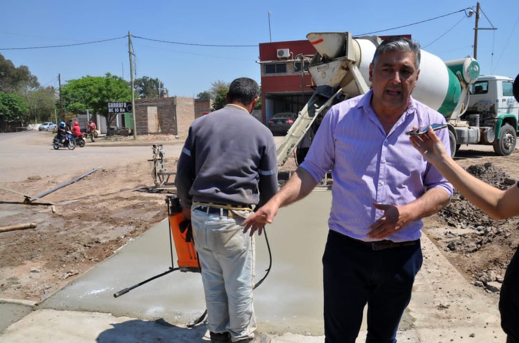 El intendente Nediani destacó el avance de los trabajos de reparación de calles en La Banda