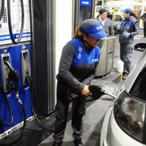 Este sábado, los combustibles de YPF aumentaron a causa de los impuestos a partir de las 0 horas