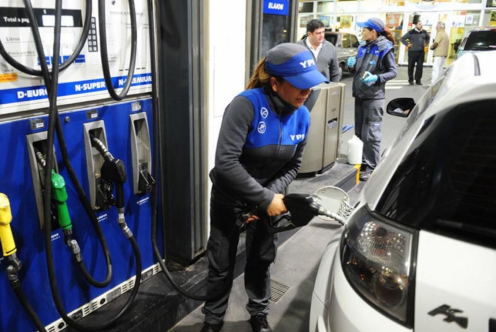 Este sábado, los combustibles de YPF aumentaron a causa de los impuestos a partir de las 0 horas
