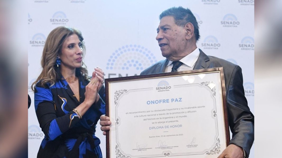 Distinguen a Onofre Paz con el diploma de honor del Senado de la Nación