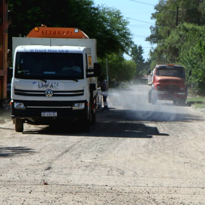 El municipio bandeño continúa con las intensas tareas de fumigación en los barrios de la ciudad