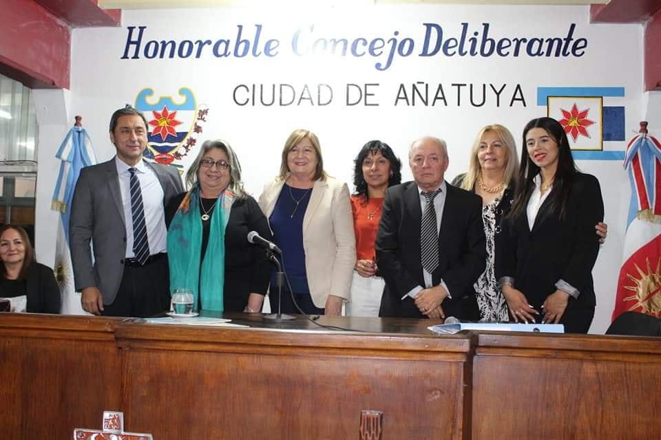 Silva Neder acompañó en la ceremonia protocolar donde prestó juramento el nuevo intendente de la ciudad de Añatuya