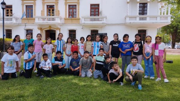 Docentes y estudiantes de la Escuela Nº 418 “José Luis Villagrán” visitaron Casa de Gobierno