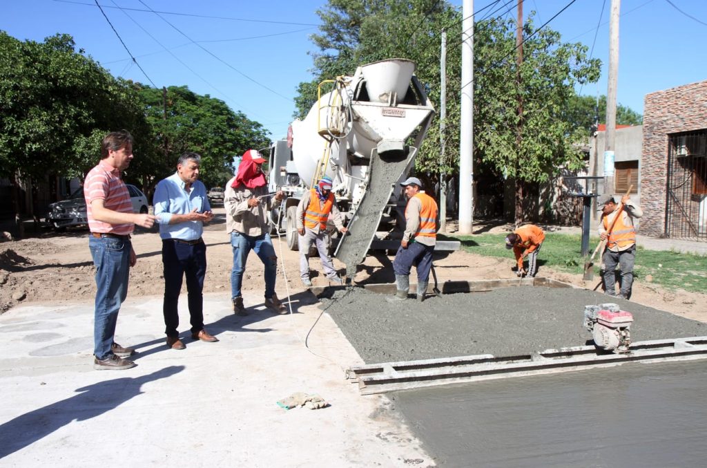 Nediani visitó el avance de obra de pavimentación de la calle Misiones