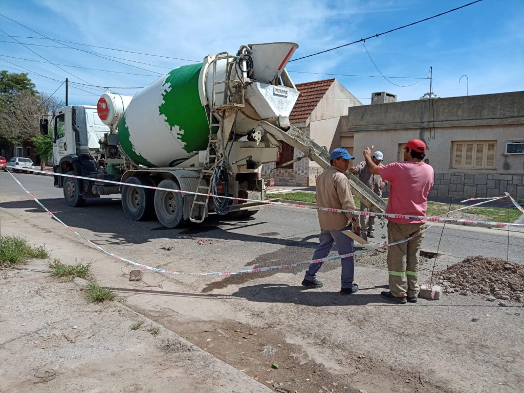 Continúan los trabajos de reparación de calles en diferentes sectores de La Banda