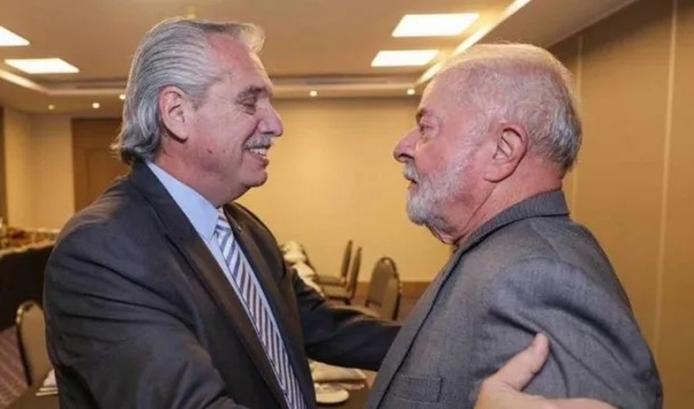 Fernández viajó a Brasil para felicitar a Lula da Silva