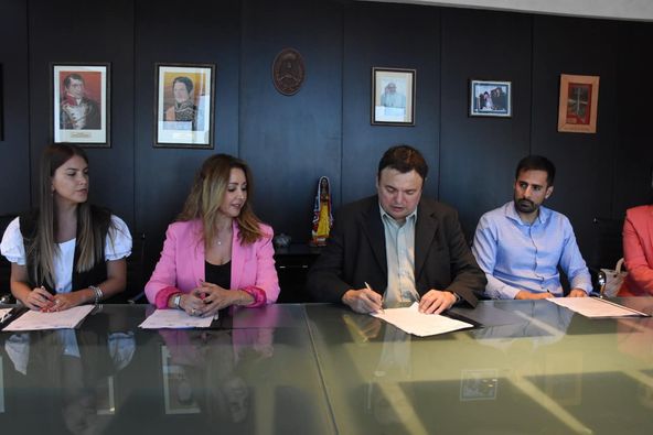 Se realizó la firma de convenios para el lanzamiento de los “Precios Santiagueños”, “Precios Navideños” y la “Canasta Familiar Navideña”.