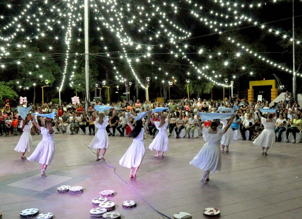 El jueves 8 se realizará el encendido del árbol de luces LED en la Plaza Belgrano