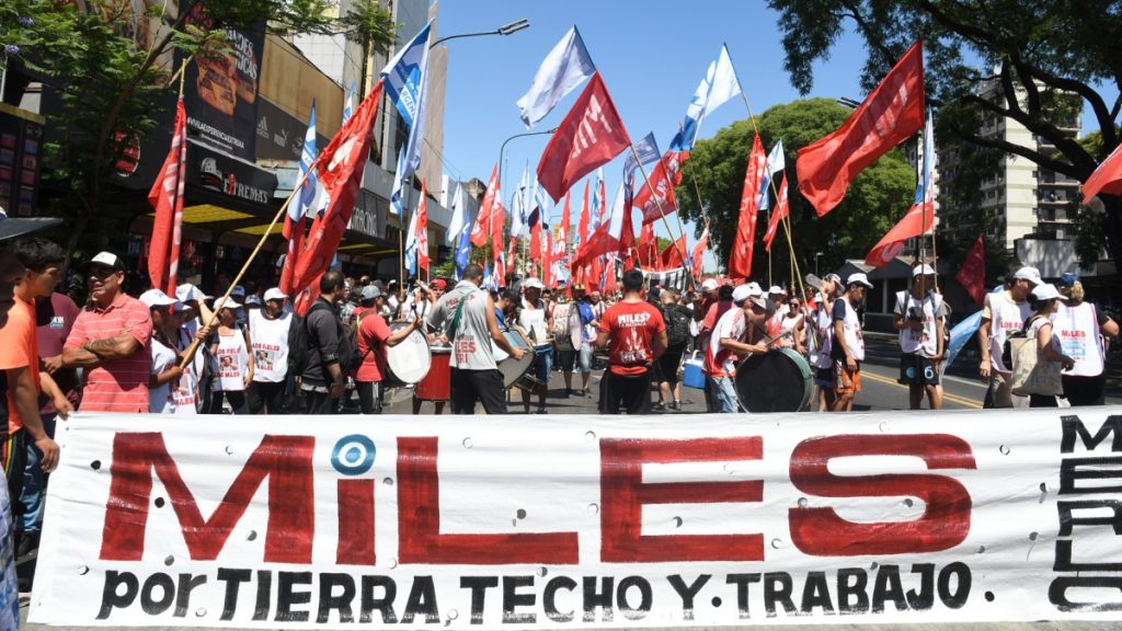 Agrupaciones políticas y sociales repudiaron el fallo contra Cristina frente a Comodoro Py