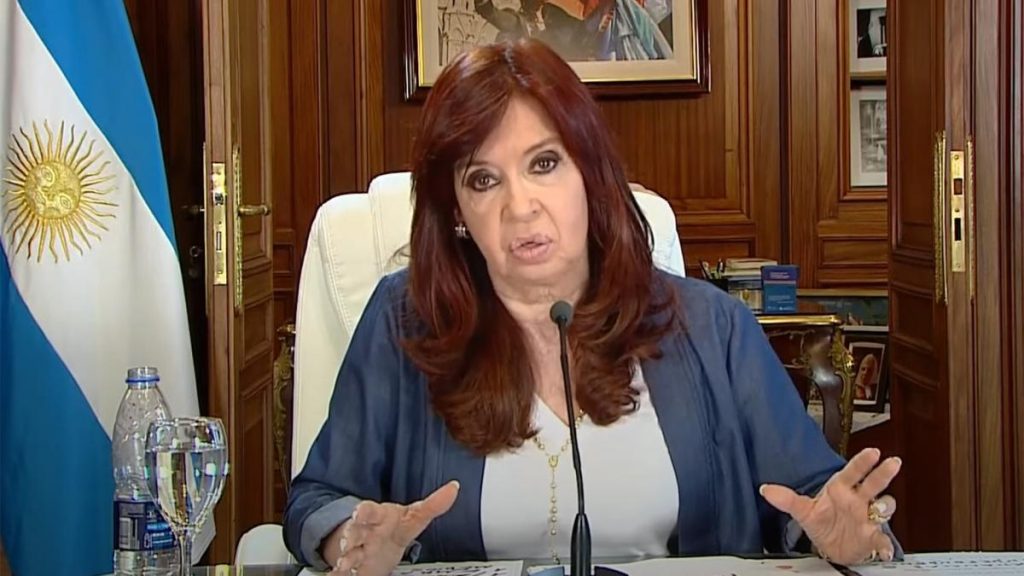 Cristina denunció las «prácticas mafiosas» que los medios ejercen hacia familiares de sus «enemigos»