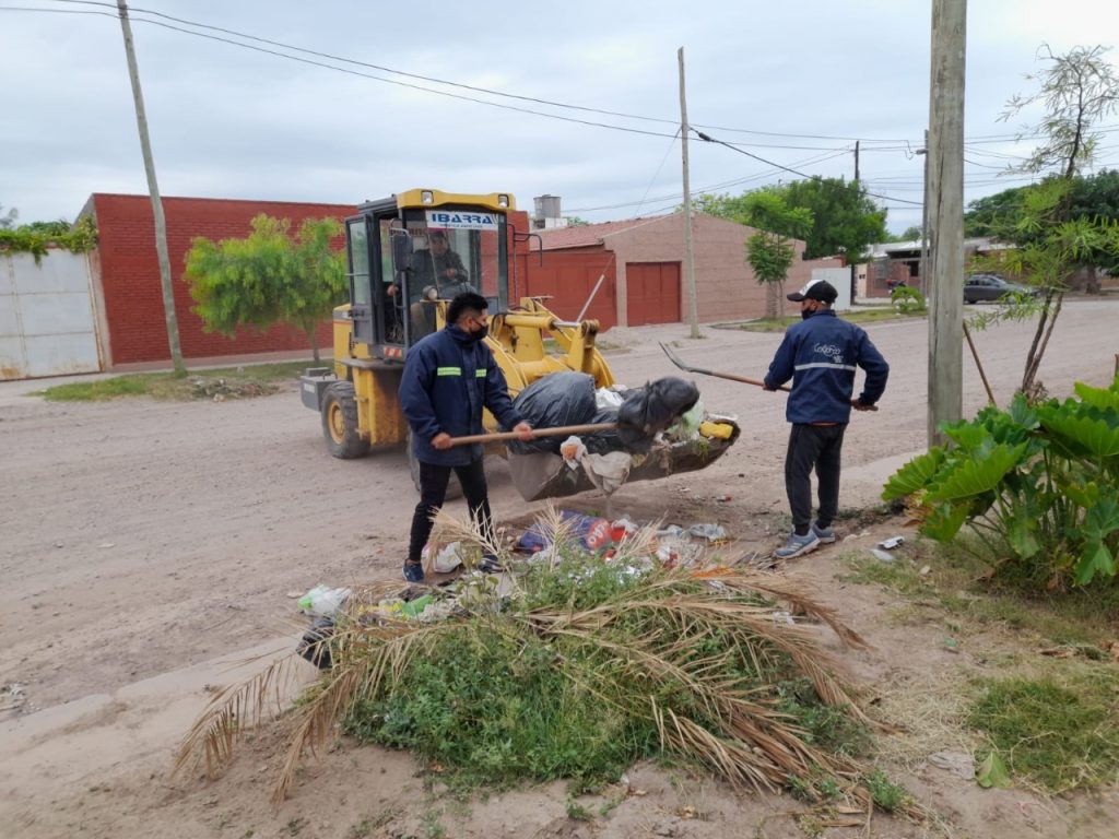 La comuna trabajó arduamente para mantener la limpieza de la ciudad durante el fin de semana 