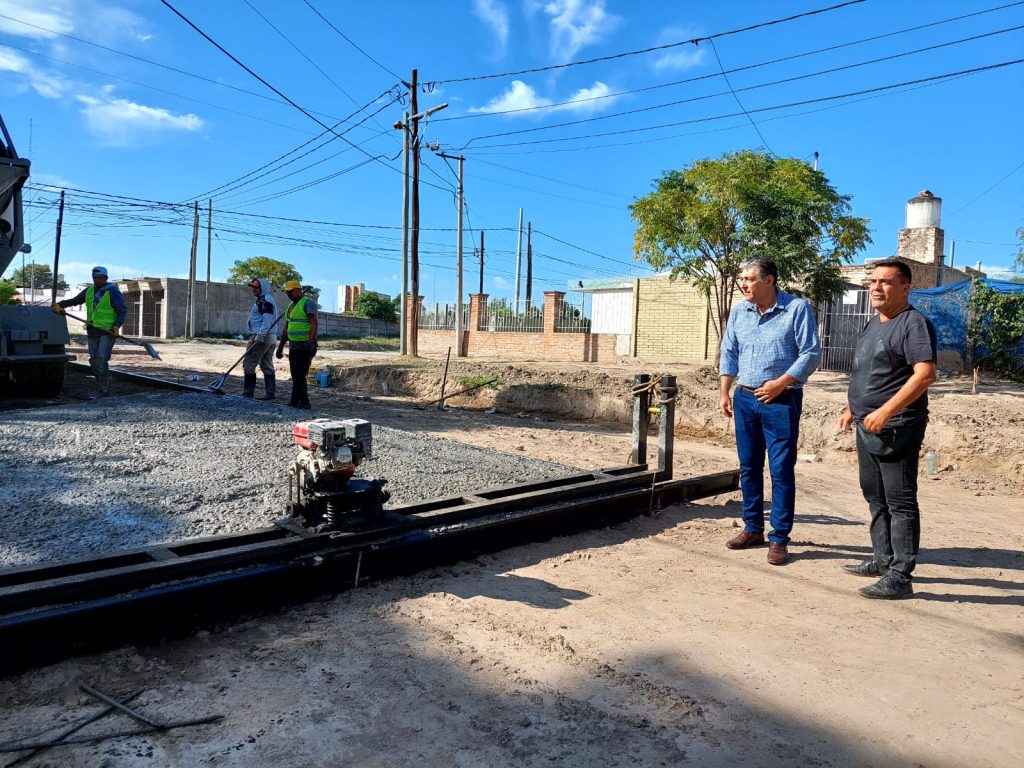 Nediani visitó el avance de la pavimentación del Pasaje Ricardo Rojas
