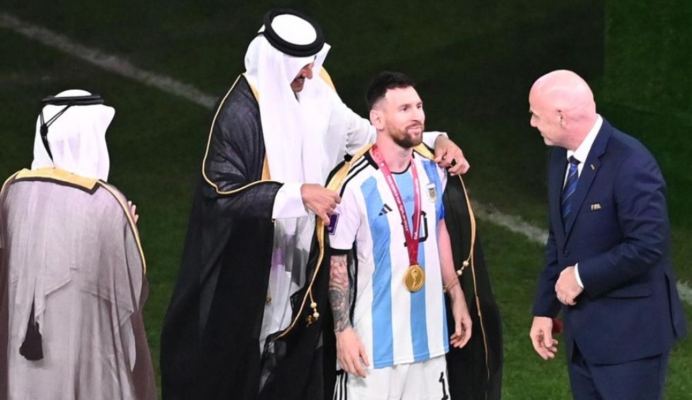 ¿Qué significa la capa que le pusieron a Messi?
