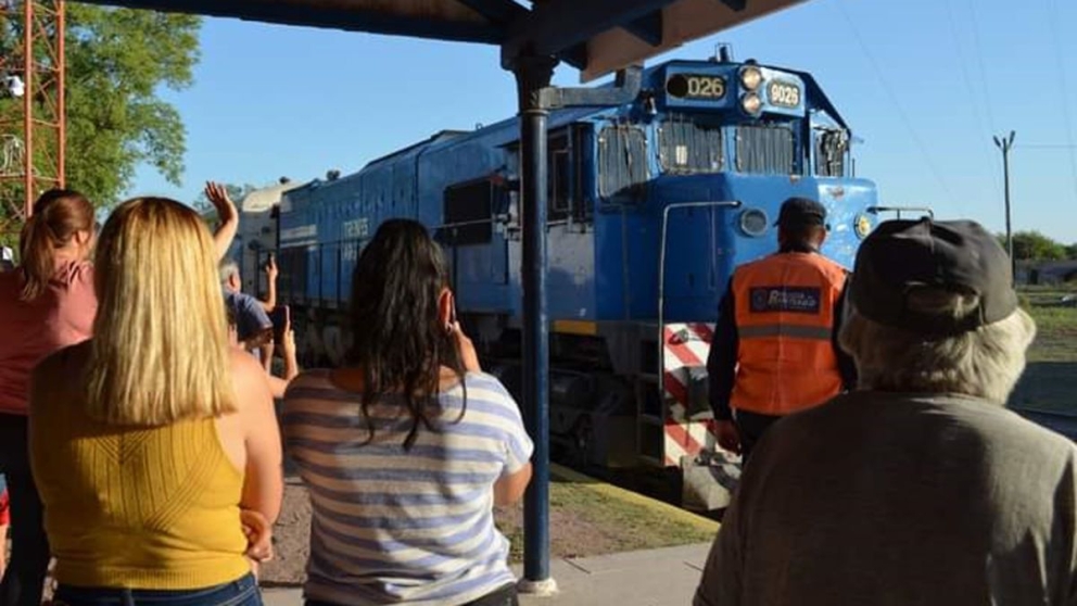 Pablo Mirolo anunció que el tren volverá a parar en la ciudad de Herrera después de 29 años