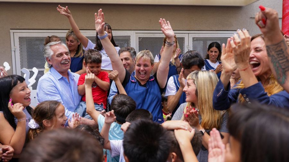 El Presidente visitó nenes de un hogar y saludó a todos los argentinos por la Navidad