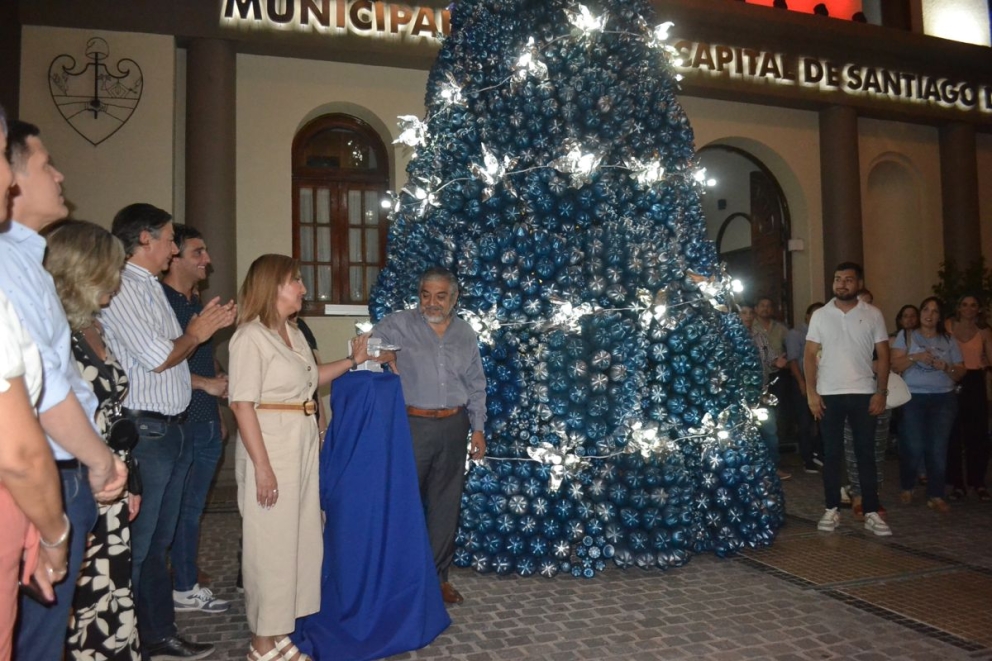 La intendente Fuentes encendió las luces navideñas y entronizaron a la Virgen del Valle