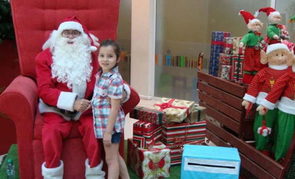 Papá Noel llega a Santiago para alegrar a los niños, de cara a la Navidad
