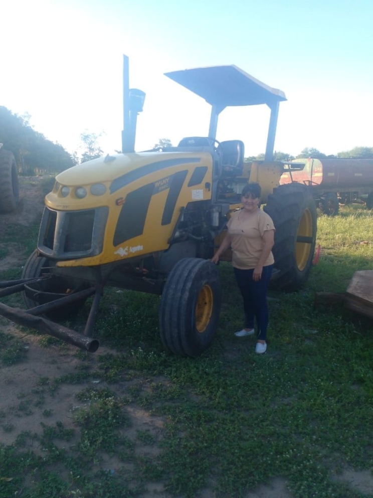 Se recuperó un tractor de Forres que estaba en un campo en El Zanjón