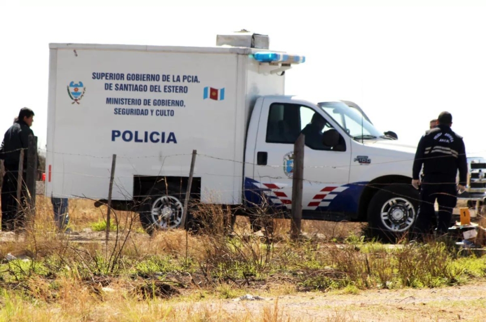 Hallan muerto a hombre en un campo arado y con un disparo en la garganta