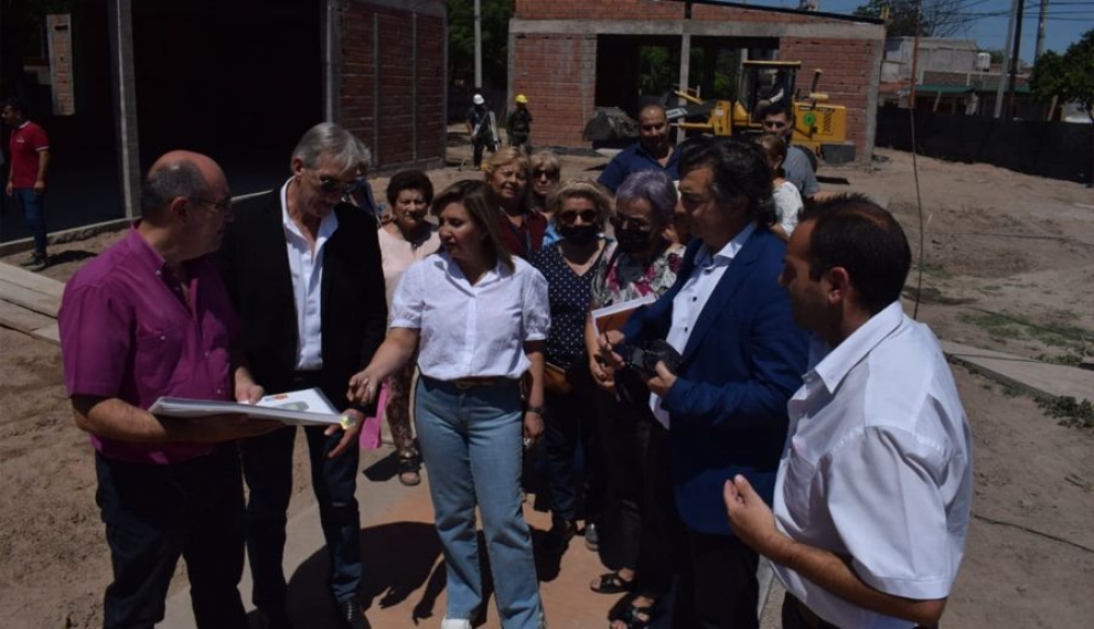 La intendente Fuentes supervisó el avance de obra de la ampliación del paseo Dr. Frías en el barrio Jorge Newbery