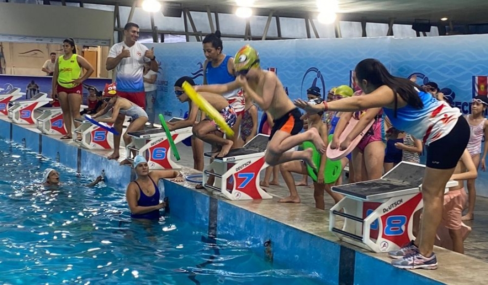 El Natatorio Olímpico realizó la Muestra Anual de Actividades Acuáticas