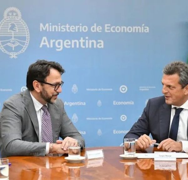 Massa firmó convenios con Italia para refinanciar la deuda con el Club de París