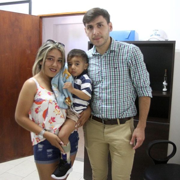 El municipio entregó asistencia para mejorar la calidad de vida de dos niños bandeños 