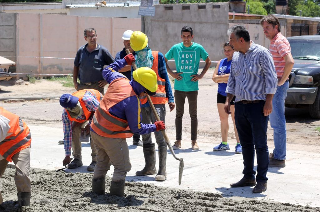 El intendente Nediani visitó el inicio de la obra de pavimentación de la calle Antonino Taboada